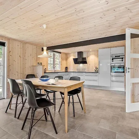 Bv357-blavand-ved-skoven-3 Blåvand